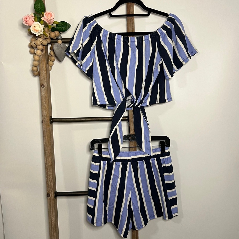 Juicy Couture Keyhole Crop Edgy Blue Black White Striped‎ Top Shorts Size Small